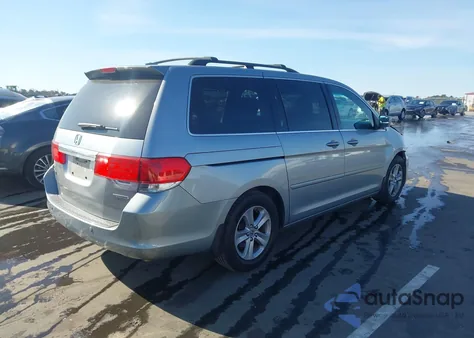 2010 Honda Odyssey Touring z USA, uszkodzony, nr VIN 5FNRL3H99AB012136
